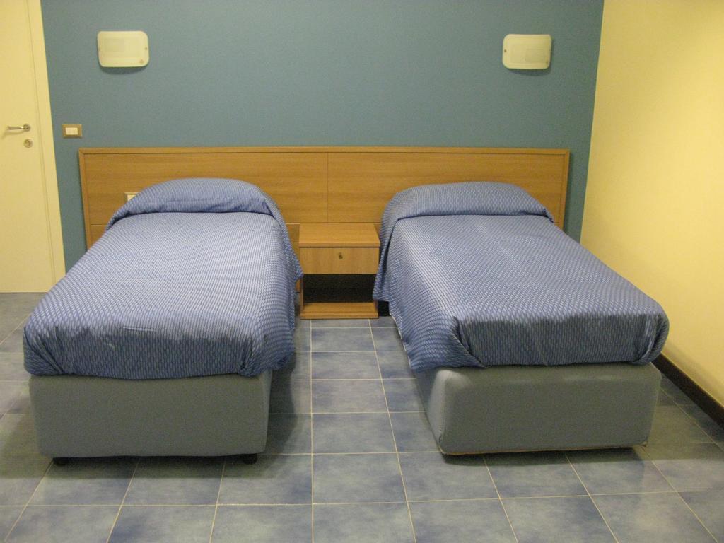 Duomo 89 Bed & Breakfast Naples Room photo